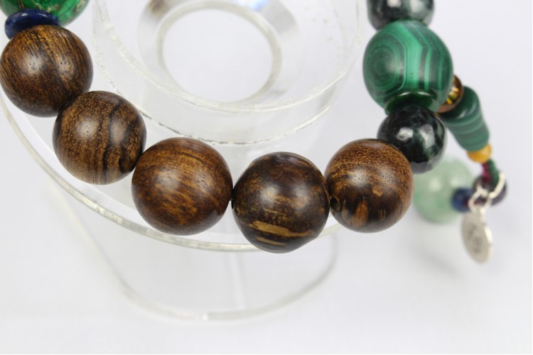 Agarwood Bracelets and the Wood Element: Exploring the Energy Mysteries of Papuan Agarwood and Malachite