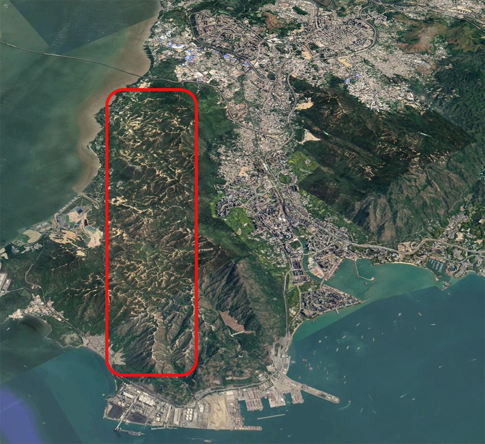 青山左側的地形